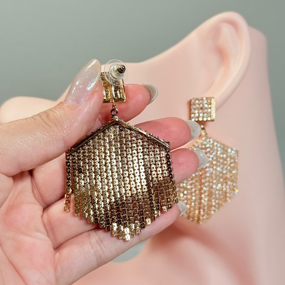 ⚜️ Elegant Dangle Gold Earrings With Crystals - Picture 6 of 8